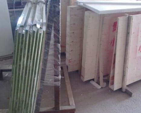 �����U����